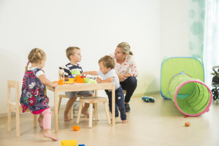 Kinderbetreuung und Fitnessbereich